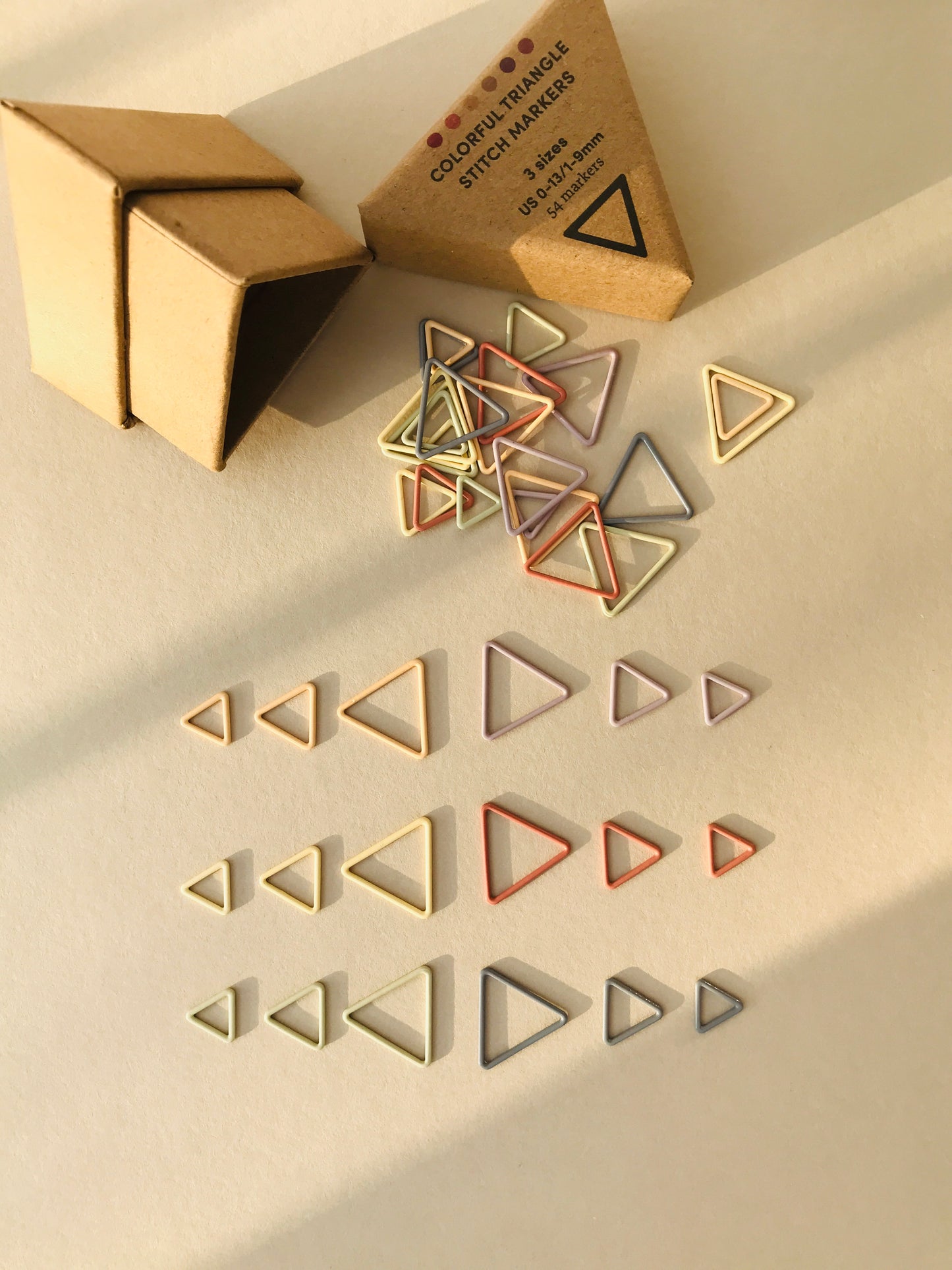 COCOKNITS - Triangular stitch markers in 3 sizes and 6 earth tones