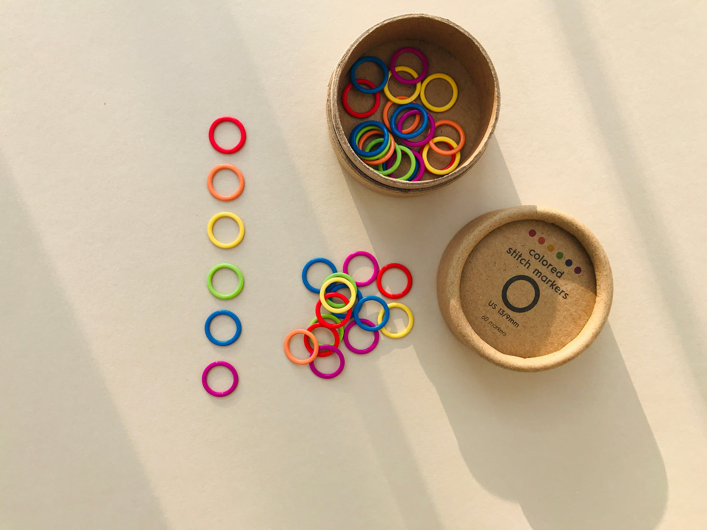 COCOKNITS - Round stitch markers in 6 rainbow colors