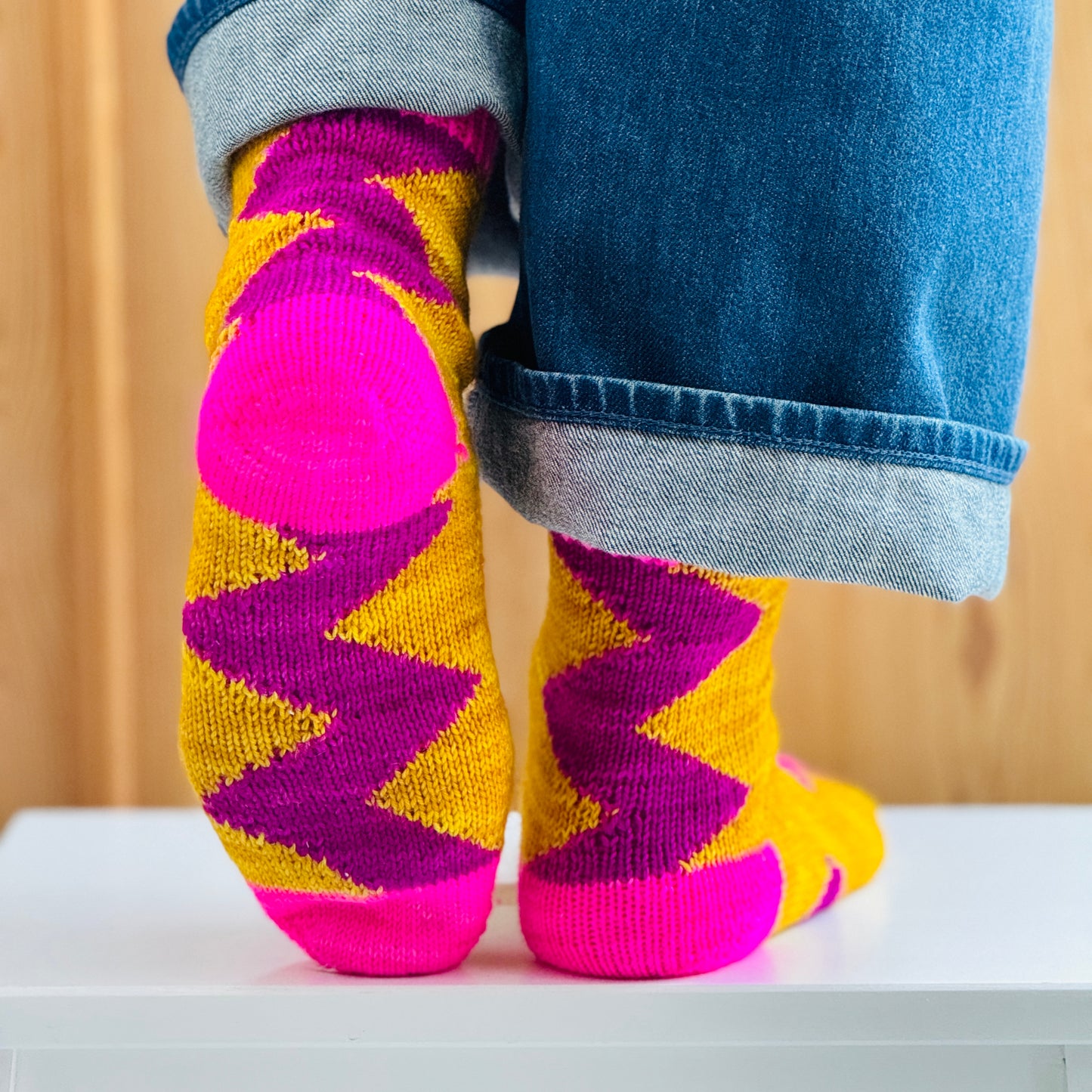 Funky Zigzag Socken Strickanleitung